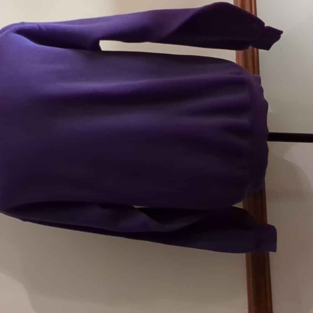 Purple youth sweatshirt in XL (18-20) - Picture 4 of 6